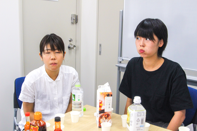 顔がひきつってきた二人