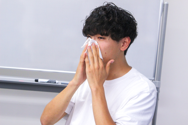 汗と鼻水が止まらなくなってきた鷹野