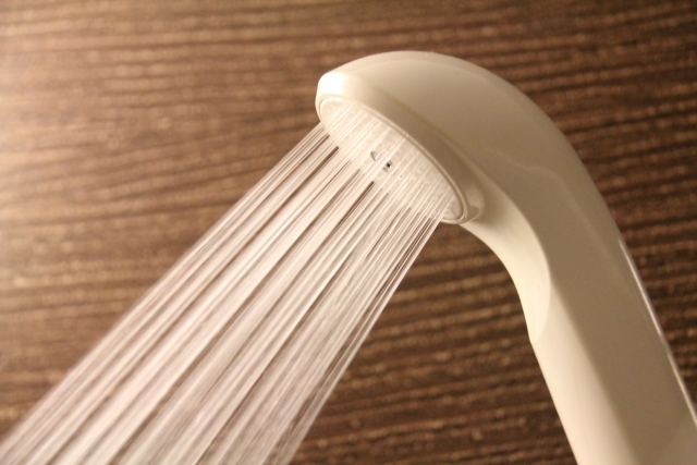 蛇口やシャワーの出しっぱなしはNG。節水・節電を心がけよう