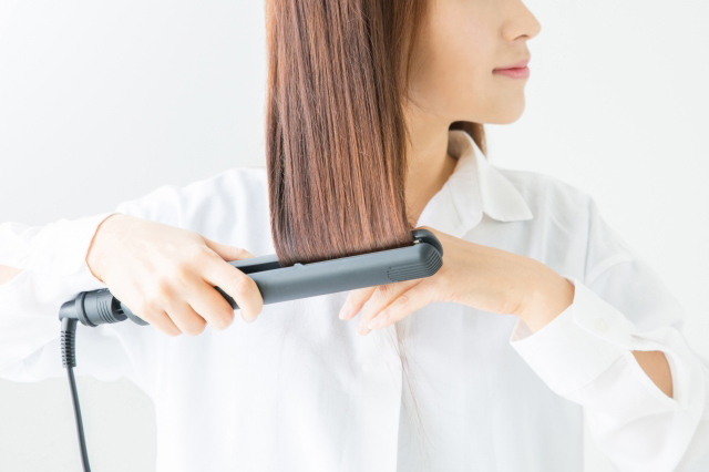 ヘアアイロンの正しい使い方 知ってる 適温は何度 髪型に合わせた温度調節などコツを紹介 Chintai情報局