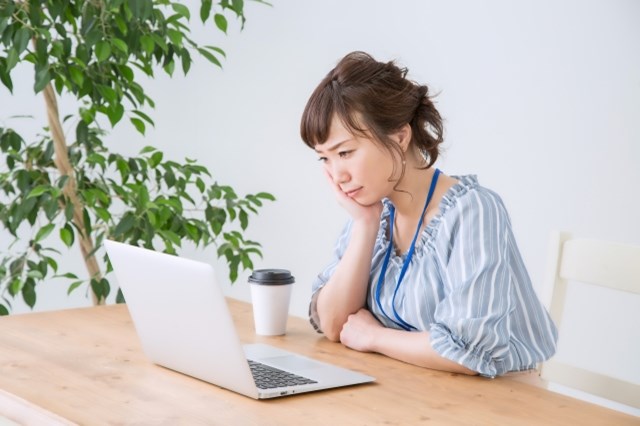 ネットも便利だが座り心地など実物を見たほうが賢明
