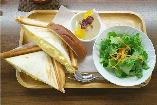 朝食