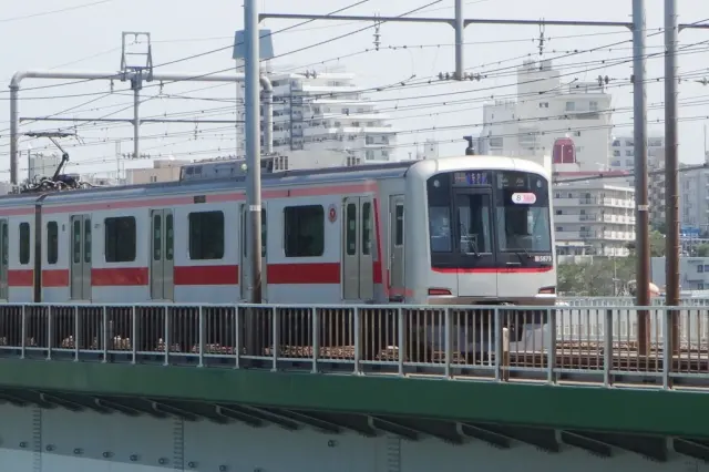 渋谷から横浜を結ぶ東急東横線は都内でも人気が高い