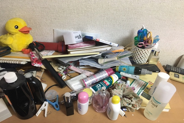 木村の汚い机まわり