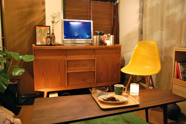 コンパクトな部屋でも家具の高さをそろえれば広く見える