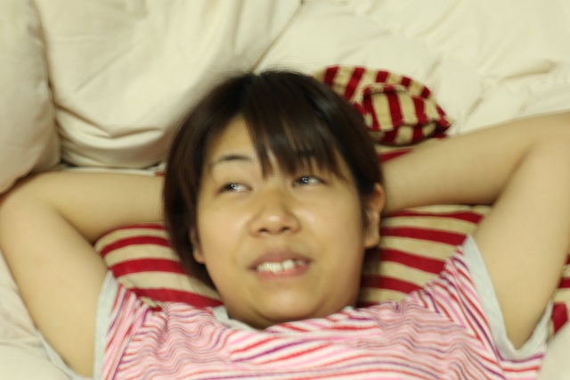 寝ようとする木村