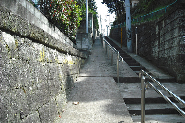 擁壁と坂道の観察
