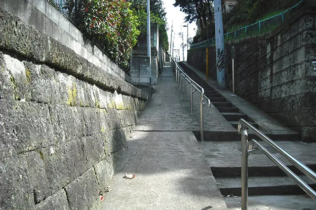 擁壁と坂道の観察