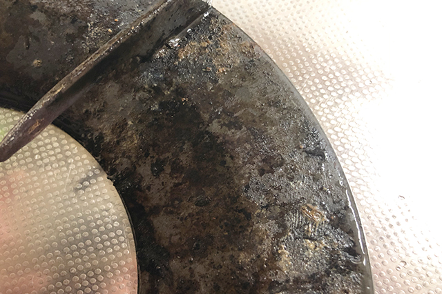 ギトギトの油汚れがびっしりのコンロ