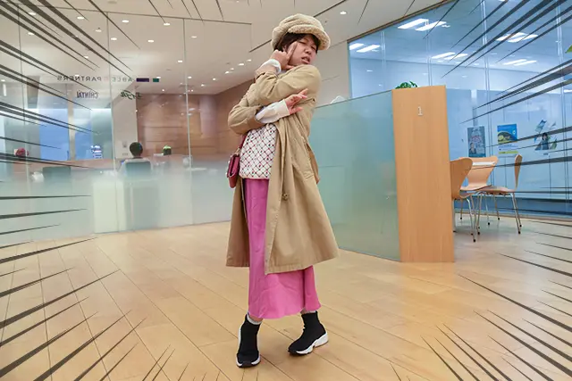 綱島が驚くような服装で登場した木村