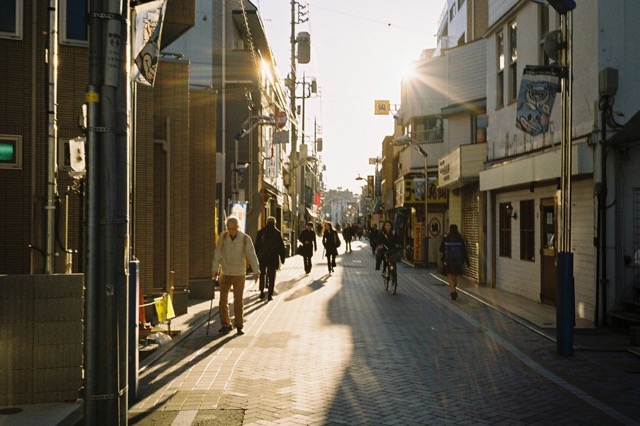 夕方の武蔵小杉の商店街
