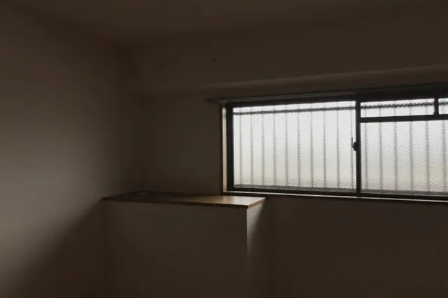 暗い部屋