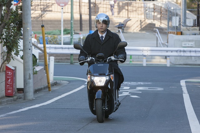 原付で通勤する社会人
