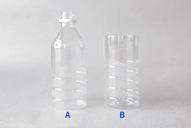 防災アイテム・ペットボトル濾過器の作り方の工程:ペットボトルを切った様子