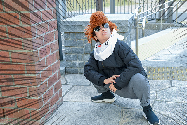 コスプレして登場する木村