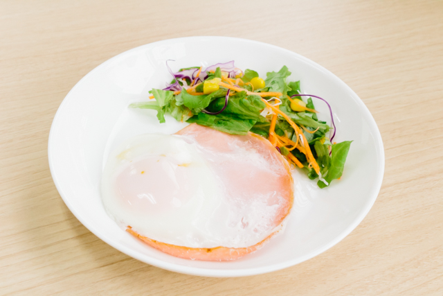 レンジ調理器で作ったハムエッグ
