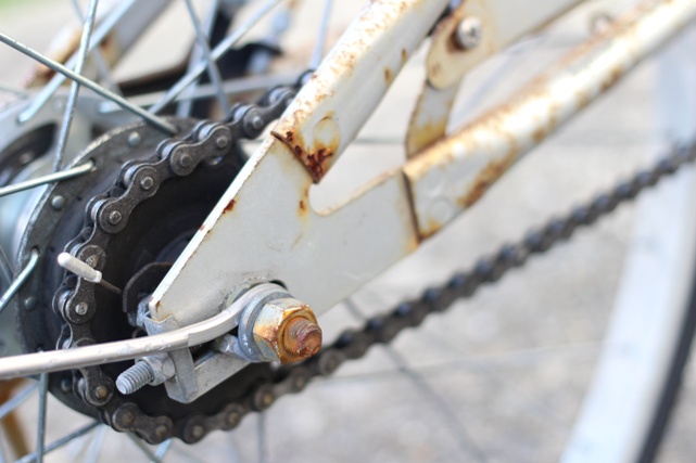 自転車などはサビ防止のため、カバーをかけたり屋内での保管が望ましい