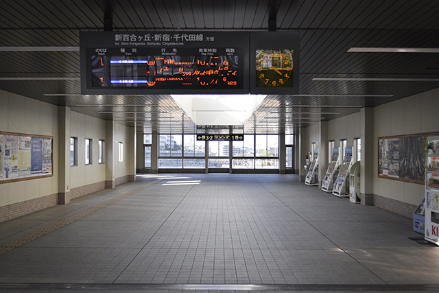 唐木田駅構内