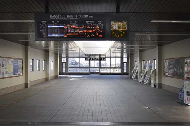 唐木田駅構内