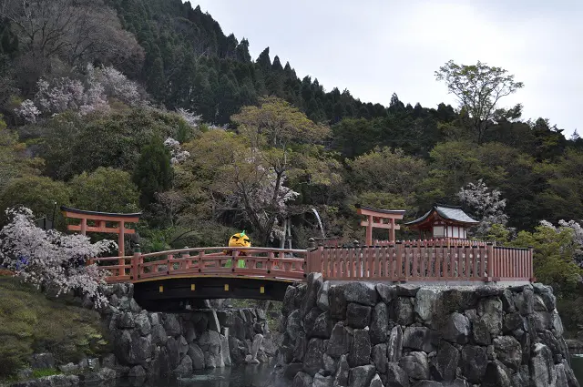橋の上の滝ノ道ゆずる
