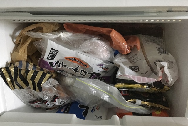 冷凍室の悪い収納例2