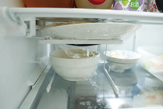 お皿用ワイヤー棚を使用した収納