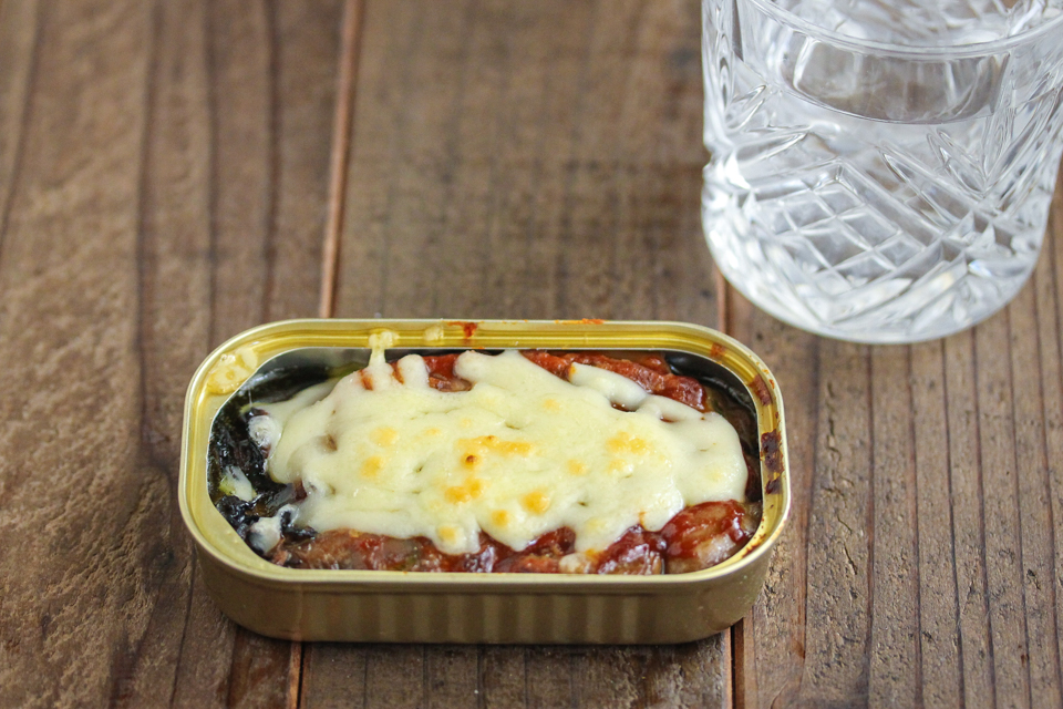 牡蠣のくんせいには焼酎ロックを合わせてみた