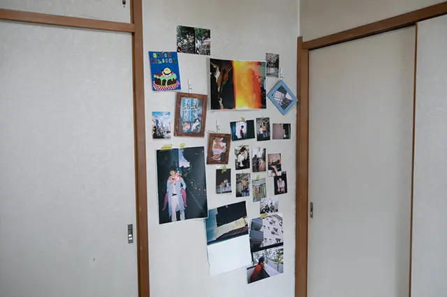 二人暮らし女子が住む賃貸物件の壁に飾られた写真