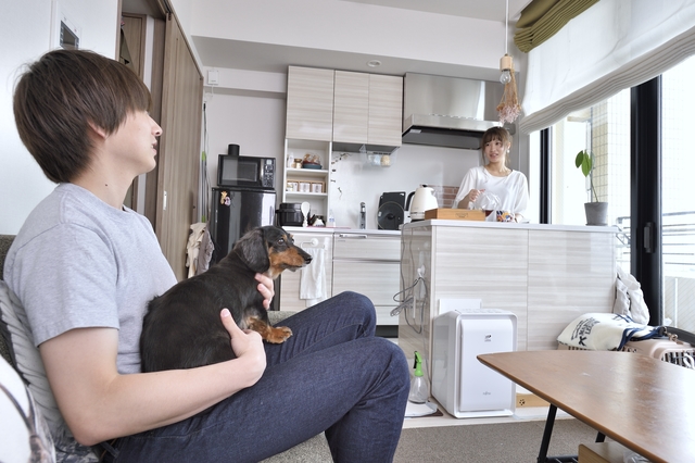【犬との暮らし】太郎さんになつくハイジ