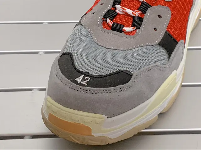 バレホイアガのスニーカー42