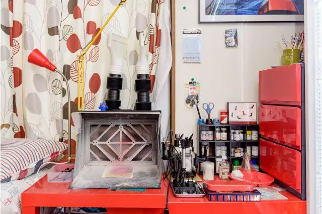 ワンルームをガンダムコレクションでまとめたじだむさんのオタク部屋