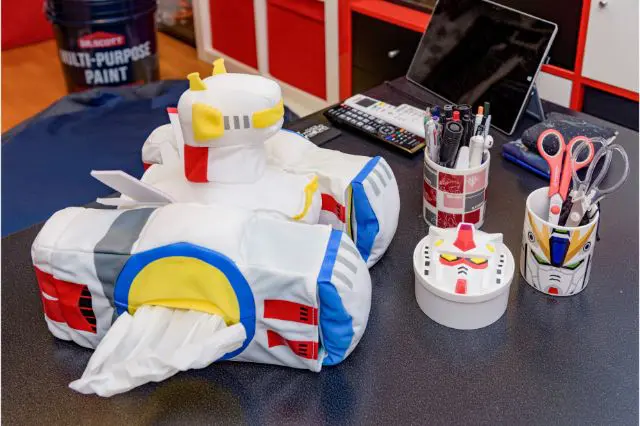 ワンルームをガンダムコレクションでまとめたオタク部屋に住むじだむさんのガンダムグッズ
