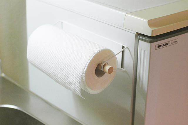 一人暮らしの狭いキッチンにも置ける シンプルデザインの キッチンペーパーホルダー 3選 Chintai情報局