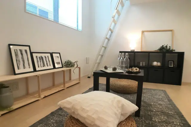 高さが同じくらいの家具で統一した部屋の様子