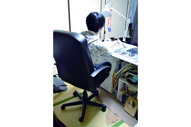 漫画家 凸ノ高秀さんの創作を支える６畳一間のアパートと大家さんの庭 Chintai情報局
