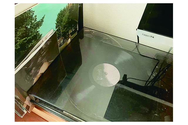 女優・上白石萌音さんのお部屋にある愛用のレコード