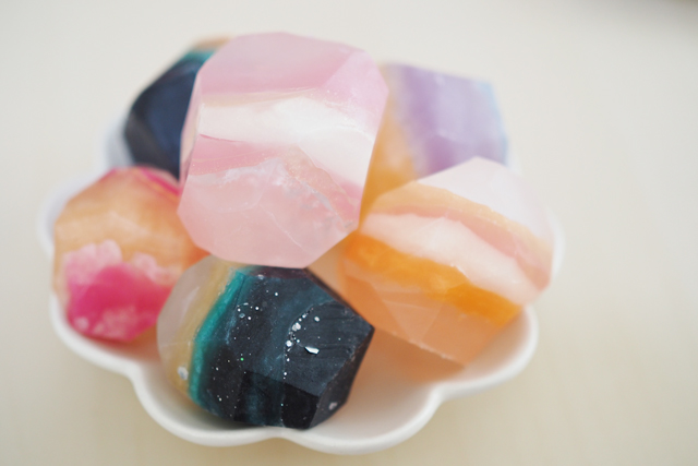 色の組み合わせや層の重ね方によって個性が表れる