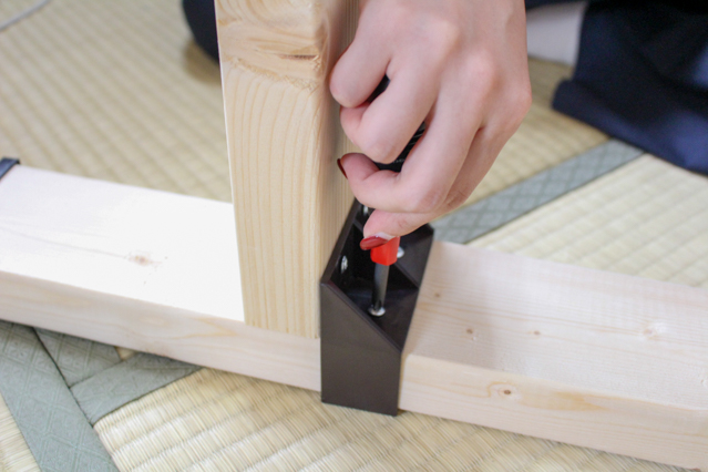 壁面ディスプレイのDIY工程：ラブリコを組み立てる