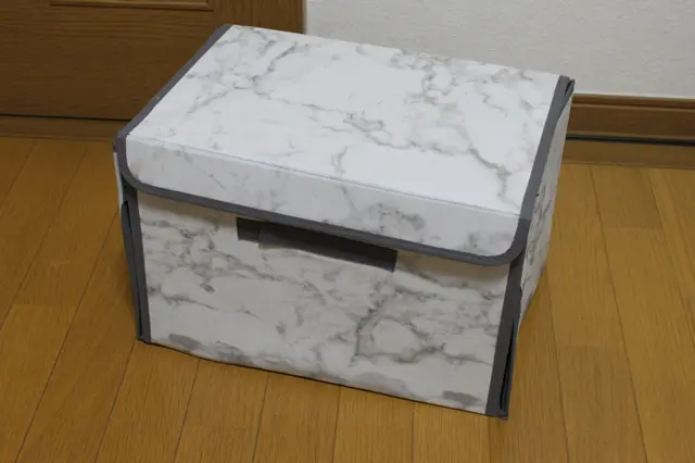 3COINS(スリーコインズ 3コインズ)の前開き収納BOXを組み立てた様子