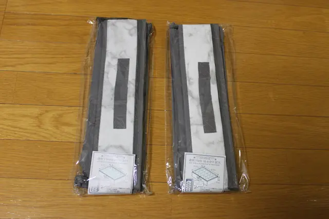 透明フタ付6小分けBOX(左)、透明フタ付18小分けBOX(右) 各330円(税込)|3COINS(スリーコインズ 3コインズ)