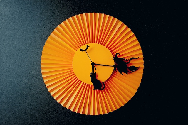 100均アイテムで簡単手作り ペーパーファンのハロウィン時計を作ってみよう Chintai情報局