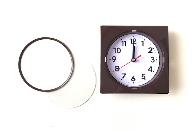 100均アイテムで簡単手作り ペーパーファンのハロウィン時計を作ってみよう Chintai情報局 Part 2