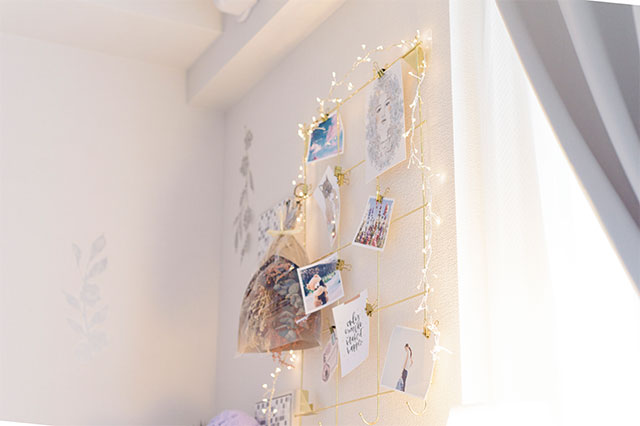 Instagramで人気のKanaさんのお部屋。IKEAのミールヘーデンに写真を飾っている