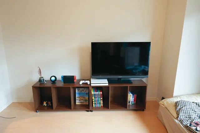 DIYした可動式カラーボックスを設置した後の部屋の様子