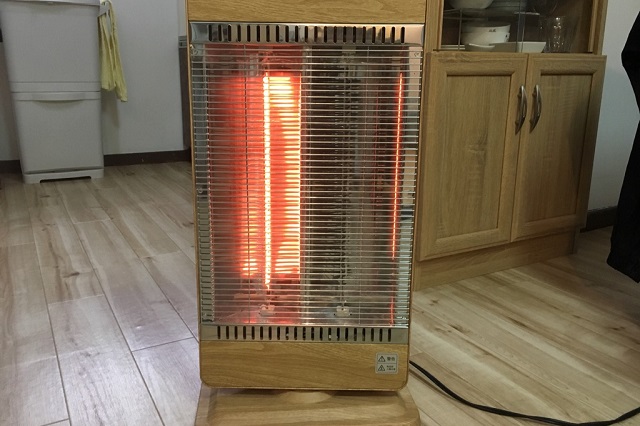 【二人暮らしの生活費節約】電気ヒーター