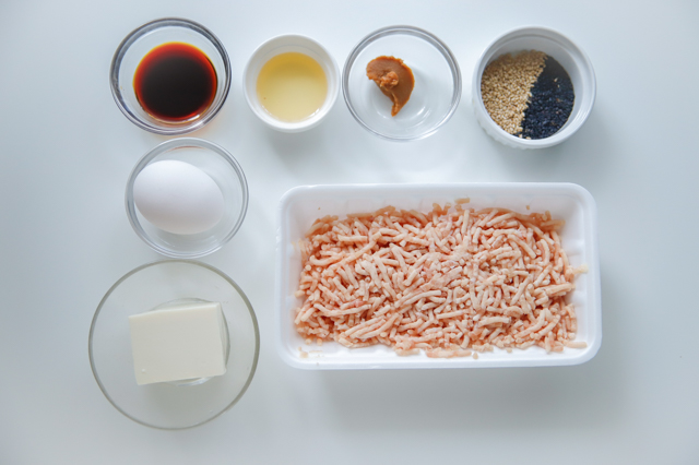 おせちはレンジで作れる!華やか&おいしい「ワンプレートおせち」のレシピ「鶏の松風焼き」の材料