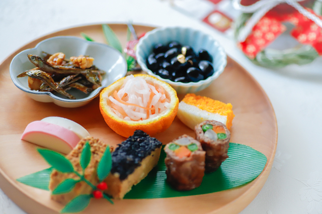 おせちはレンジで作れる!華やか&おいしい「ワンプレートおせち」のレシピ:おせちプレート