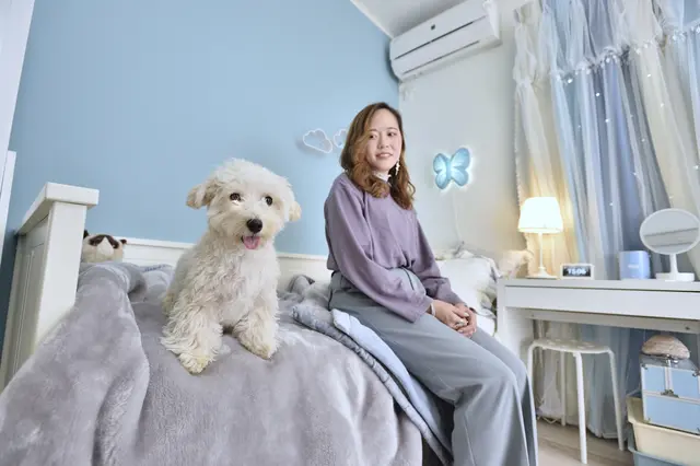 一人暮らし中のTENさんの愛犬・マルプー(マルチーズとトイ・プードルのMIX)のもちょふ
