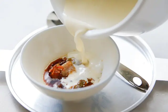 大人気の「台湾の朝ごはん」を自宅で再現しよう!鹹豆漿(シェントウジャン)&葱肉酥餅(ツォンロウスービン)のレシピ 作り方