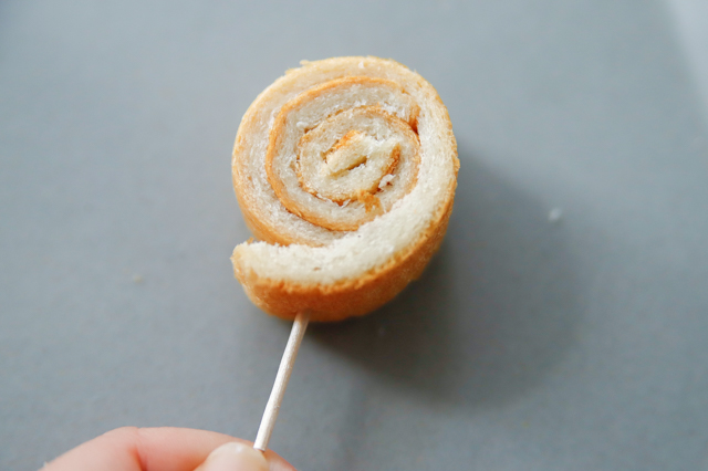 【コンビニ食材で作れる！】簡単子どもの日レシピ「鯉のぼりのフルーツサンド」の作り方　手軽